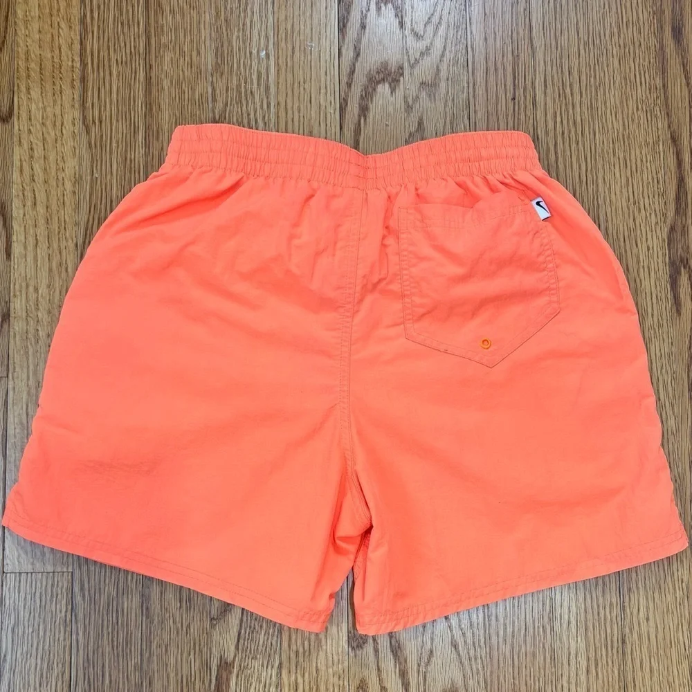Nike men’s essential